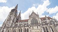 Im Schatten des Regensburger Doms ereigneten sich schreckliche Dinge. Im Schatten des Regensburger Doms ereigneten sich schreckliche Dinge.
