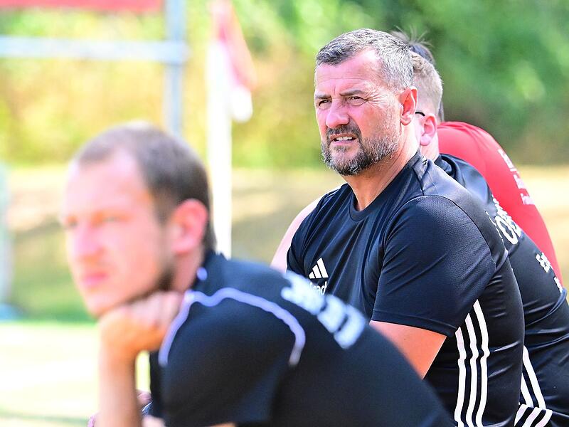 Trainer Florim Nreci und seine DJK-SC Oesdorf haben sich in der Bezirksliga beim SV Schwaig ein 1:1-Unentschieden erarbeitet.