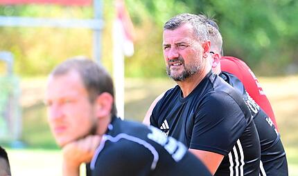 ASV Zirndorf - DJK SC Oesdorf Trainer Florim Nreci und seine DJK-SC Oesdorf haben sich in der Bezirksliga beim SV Schwaig ein 1:1-Unentschieden erarbeitet.