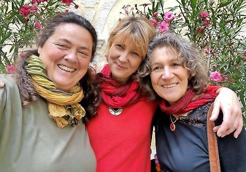 Die drei Liedermacherinnen Georgina Demmer, Iria Schärer und Susanne Goebel.