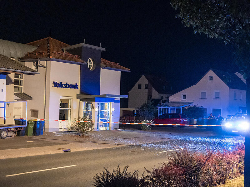 Bankautomat gesprengt: Geb&auml;ude stark in Mitleidenschaft gezogenForchheim & Fr&auml;nkische Schweiz