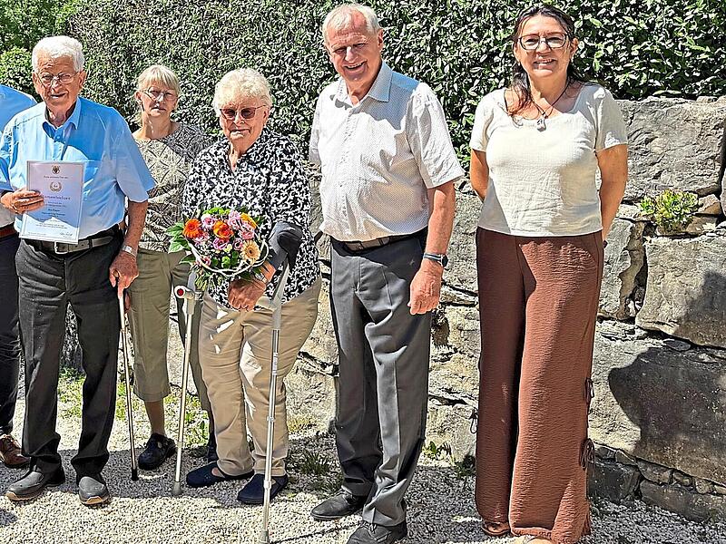 Jubelpaar Handwerger mit Familie, dem weiteren Landrats-Stellvertreter Bruno Kellner und Bürgermeister Stefan Reichold.Markt Heiligenstadt Jubelpaar Handwerger mit Familie, dem weiteren Landrats-Stellvertreter Bruno Kellner und Bürgermeister Stefan Reichold.Markt Heiligenstadt