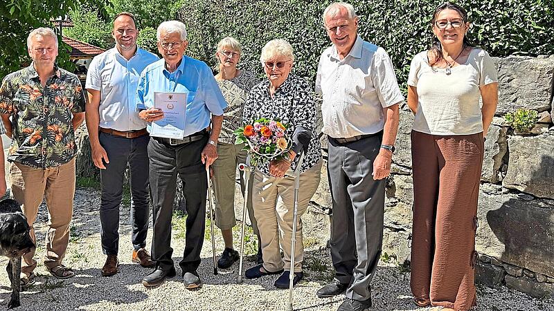 Jubelpaar Handwerger mit Familie, dem weiteren Landrats-Stellvertreter Bruno Kellner und Bürgermeister Stefan Reichold.Markt Heiligenstadt Jubelpaar Handwerger mit Familie, dem weiteren Landrats-Stellvertreter Bruno Kellner und Bürgermeister Stefan Reichold.Markt Heiligenstadt