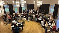 „A million dreams“ haben die Chorsängerinnen und -sänger des Markgraf-Georg-Friedrich-Gymnasiums. Vielleicht werden einige davon beim Schulkonzert nächste Woche in der Dr.-Stammberg-Halle wahr.