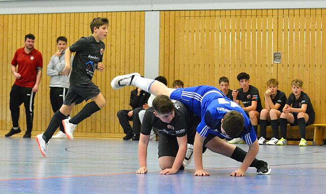 Hallenfußball beim TSV Nüdlingen und SV Garitz Hallenfußball beim TSV Nüdlingen und SV Garitz