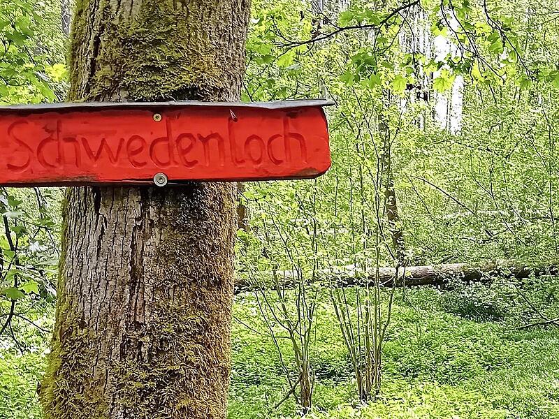 Rund um das Schwedenloch im W&auml;ssernachtal ranken sich verschiedene Sagen.