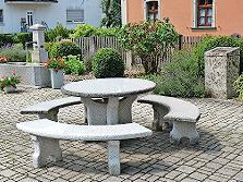 Der Dorfplatz in Roßdorf am Forst. Der Dorfplatz in Roßdorf am Forst.