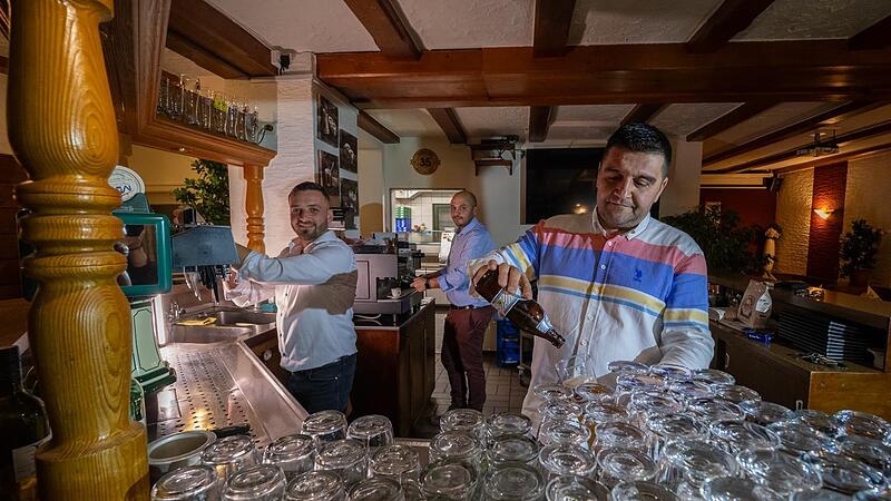 Ein Trio &uuml;bernimmt das &bdquo;Alte Backhhaus&ldquo; in Herzogenaurach (von links):  Edip Elbeyli, Erhan Hasan und Mesout Ismail