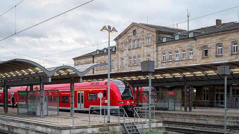 Bamberg: Polizeieinsatz am Bahnhof - ICE-Fahrgast festgenommen Bamberg: Polizeieinsatz am Bahnhof - ICE-Fahrgast festgenommen