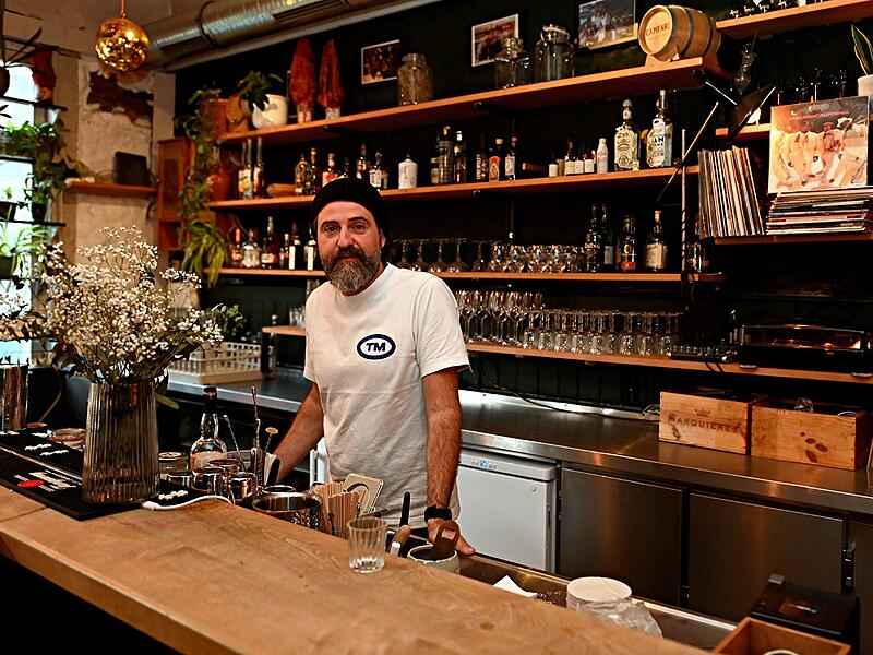 Mehmet Imrak ist wieder da, wo er seinem Gef&uuml;hl nach hingeh&ouml;rt: hinter dem Tresen der &bdquo;Freiraum&ldquo;-Bar.