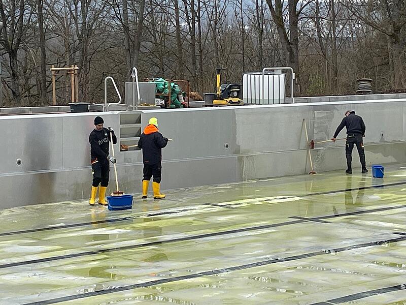 Das Terrassenschwimmbad in Bad Kissingen ist in den vergangenen Jahren in zwei Bauabschnitten für rund zehn Millionen Euro generalsaniert worden. Die Arbeiten liegen auf der Zielgeraden, 2026 steht das Freibad uneingeschränkt und frisch saniert zur Verfügung.Das Terrassenschwimmbad in Bad Kissingen ist generalsaniert worden Das Terrassenschwimmbad in Bad Kissingen ist in den vergangenen Jahren in zwei Bauabschnitten für rund zehn Millionen Euro generalsaniert worden. Die Arbeiten liegen auf der Zielgeraden, 2026 steht das Freibad uneingeschränkt und frisch saniert zur Verfügung.