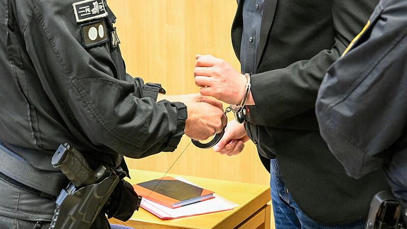 Die H&auml;nde eines "Bruders" und "Lehrers"? An diesem Dienstag wurde Kai K. zum elften Verhandlungstag gefesselt in den Saal am Landgericht Schweinfurt gef&uuml;hrt.&nbsp;