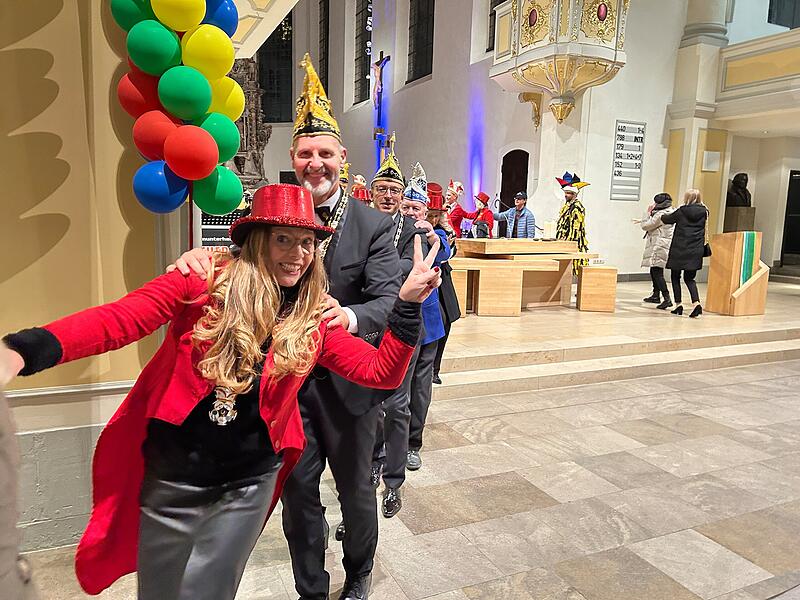 Coburger Faschingsgottesdienst Coburger Faschingsgottesdienst: Zum Abschluss gab es eine Polonaise durch die Morizkirche.