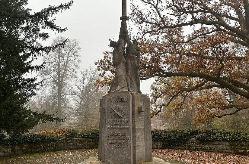 Das CC-Ehrenmal im Hofgarten stand vorige Woche im Stadtrat zu r Debatte – und nun geht es um einje Studie zu den Ritualen des Cbourger Convents, die im November vorgestellt wurde.