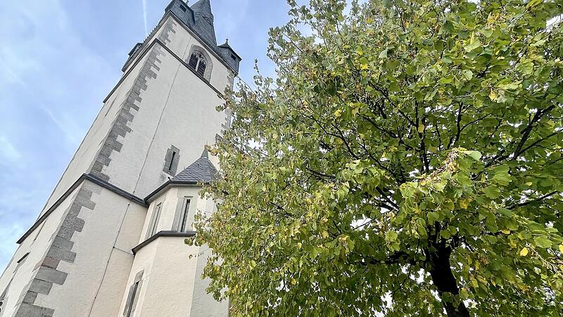 Seit Jahren wird &uuml;ber eine m&ouml;gliche Umgehungsstra&szlig;e f&uuml;r Breitenbach und Mitgenfeld diskutiert. Noch f&uuml;hrt der gesamte Verkehr direkt an der markanten Breitenbacher Kirche vorbei. Auch in den Haushaltspl&auml;nen ist das Vorhaben wieder ein Thema.