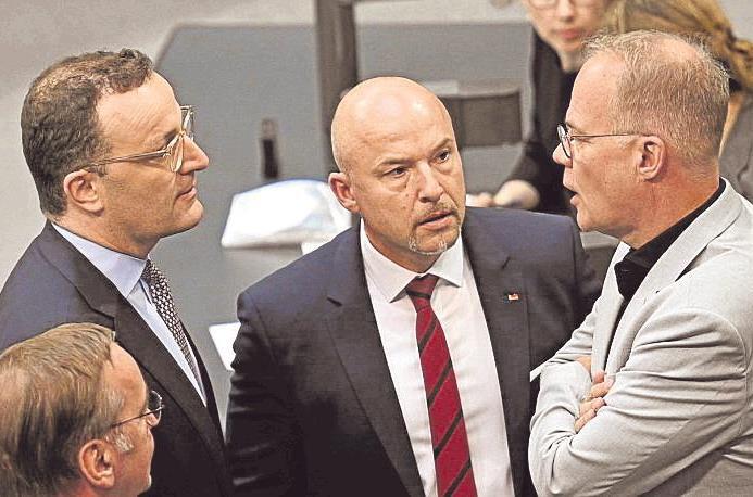 Sind sich wahrlich nicht immer einig (von links): Jens Spahn, Unionsfraktionschef, Alexander Hoffmann, CSU-Landesgruppenchef, und Matthias Miersch, SPD-Fraktionschef.