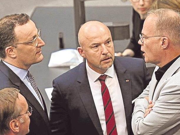 Sind sich wahrlich nicht immer einig (von links): Jens Spahn, Unionsfraktionschef, Alexander Hoffmann, CSU-Landesgruppenchef, und Matthias Miersch, SPD-Fraktionschef.