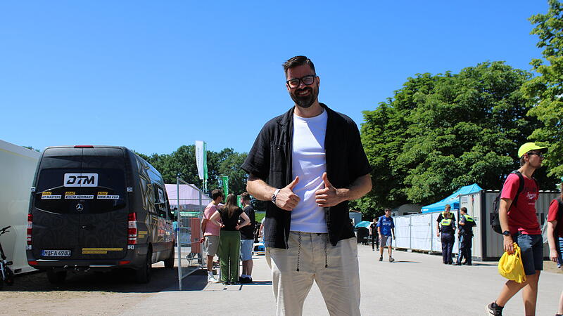 DTM-Kommentator Tobias Schimon im Fahrerlager des Norisrings - dort, wo alles für ihn angefangen hat.DTM Norisring 2026: Die besten Impressionen vom Freitag DTM-Kommentator Tobias Schimon im Fahrerlager des Norisrings - dort, wo alles für ihn angefangen hat.