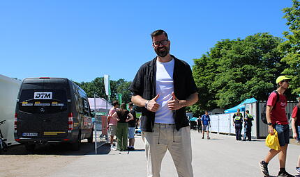 DTM-Kommentator Tobias Schimon im Fahrerlager des Norisrings - dort, wo alles f&uuml;r ihn angefangen hat.