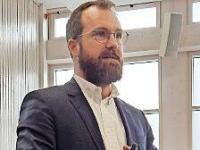 Johannes Krückel, Institutsleiter und Leiter des Technologietransferzentrums Haßfurt, berichtet über die derzeitigen Forschungsfelder. Johannes Krückel, Institutsleiter und Leiter des Technologietransferzentrums Haßfurt, berichtet über die derzeitigen Forschungsfelder.