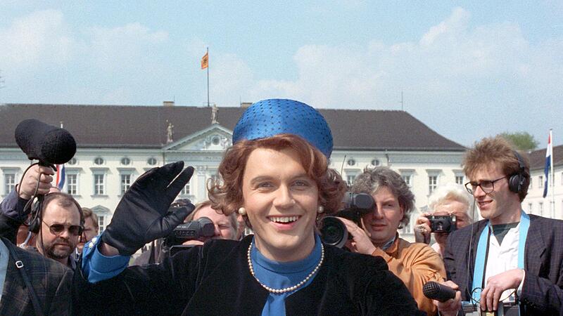 Hape Kerkeling als K&ouml;nigin Beatrix
