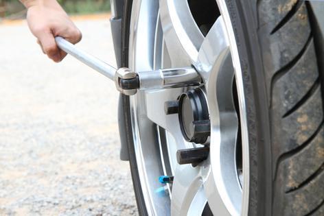 Radmuttern an Auto im Kreis Bamberg gelockert - Polizei sucht Zeugen Radmuttern an Auto im Kreis Bamberg gelockert - Polizei sucht Zeugen