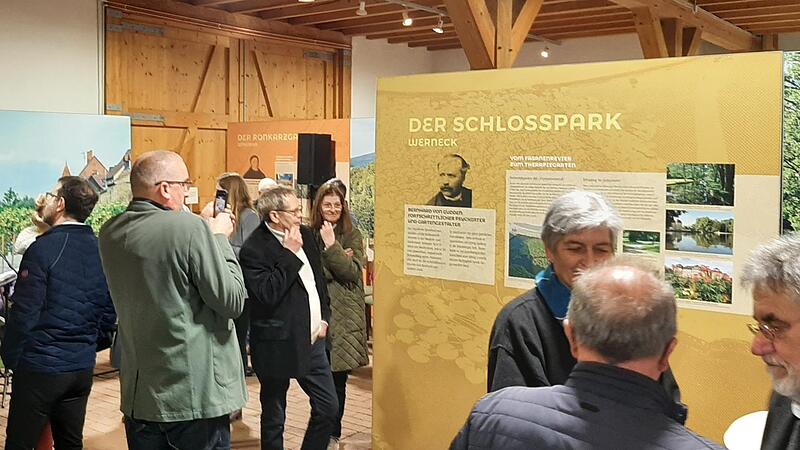 Gut besucht war die Ausstellungseröffnung mit dem Titel „Gärten in Unterfranken“  auf Schloss Aschach.