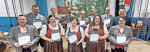 Reihe vorne von links: Stefan Roth, Johanna B&uuml;chner, Konstanze Bubholz, Bettina Z&uuml;gner und Karina Klein, Reihe hinten von links: Eugen Pfeffermann, Matthias Reissig, Alexander Reissig, Albert Reuter, Vinzenz M&uuml;ller, Norbert Heinlein und Dominik Si...