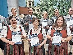 Reihe vorne von links: Stefan Roth, Johanna B&uuml;chner, Konstanze Bubholz, Bettina Z&uuml;gner und Karina Klein, Reihe hinten von links: Eugen Pfeffermann, Matthias Reissig, Alexander Reissig, Albert Reuter, Vinzenz M&uuml;ller, Norbert Heinlein und Dominik Si...
