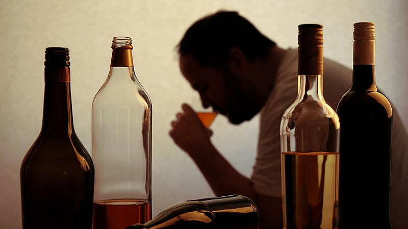 Im Haus Fischbachtal wird Menschen mit Alkoholproblemen aus der Sucht geholfen.