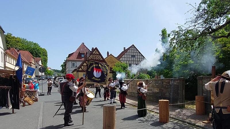 Salven auf Kommando: die historische Stadtwache aus H&ouml;chstadt