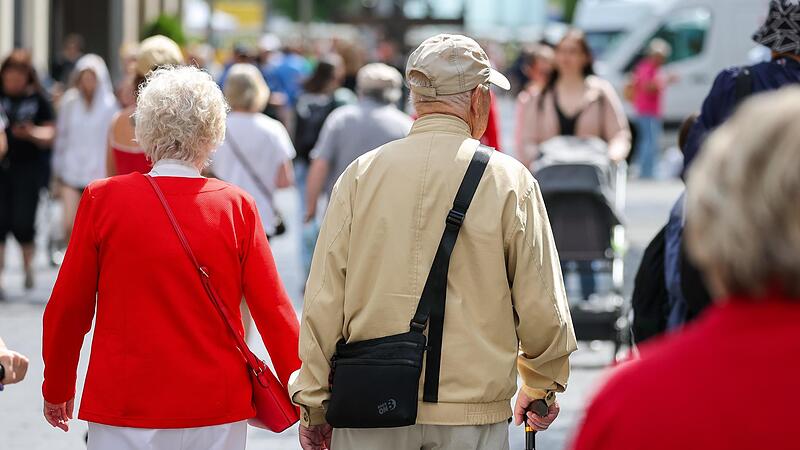 Senioren in Deutschland müssen mit niedrigen Rentenzahlungen rechnen.