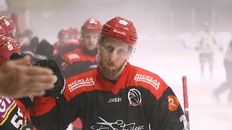 Seine Saisontreffer vier und f&uuml;nf im dritten Pflichtspiel haben die Niederlage nicht verhindertt. Tospcorerr Jakub Sramek und seine Ha&szlig;furter Hawks verloren mit 3:7 beim EV Dingolfing.