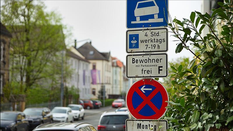 Seit 1. April parken Fahrzeuge mit einem E-Kennzeichen bayernweit kostenlos - auch in Forchheim. Was bedeutet das f&uuml;r die ohnehin angespannte Parksituation in der Innenstadt?