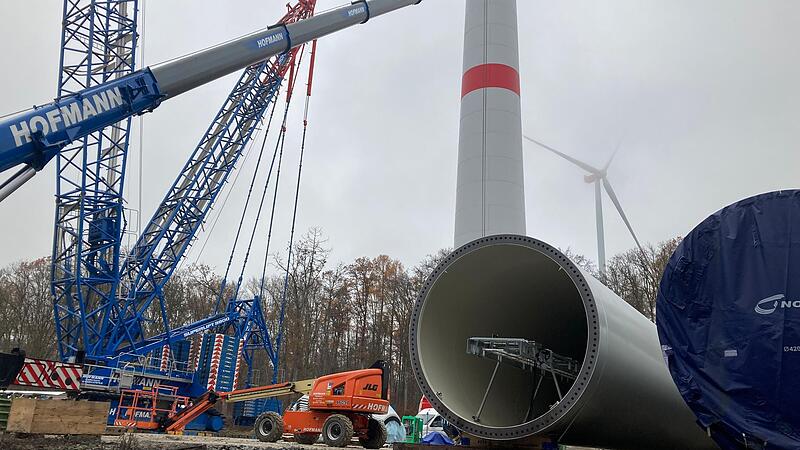 Das erste Windrad im Windpark Fuchsstadt steht bereits. Das erste Windrad im Windpark Fuchsstadt steht bereits.