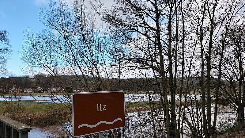 An der Itz steigen die Pegel wegen Schneeschmelze und Niederschlägen An der Itz steigen die Pegel wegen Schneeschmelze und Niederschlägen.