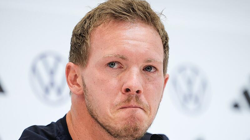Bundestrainer Julian Nagelsmann k&auml;mpft auch einen Tag nach dem EM-Aus in Herzogenaurach noch mit den Tr&auml;nen.