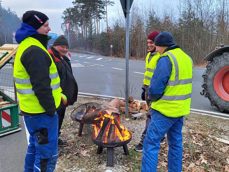 Straßenblockade am 8. Januar 2024 beim HemhofenStraßenblockade am 8. Januar 2024 beim Hemhofen