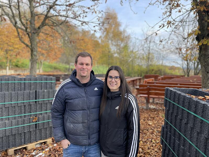 Steffen Ramer und Julia M&uuml;ller sind die neuen Inhaber des Zentbechthofener Kellers. Im Fr&uuml;jahr planen sie den Bierkeller nach einem gro&szlig;en Umbau neu zu er&ouml;ffnen.