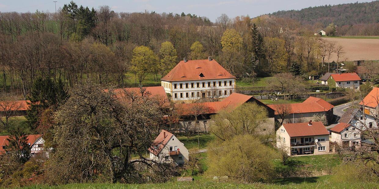 Schloss Weißenbrunn Kritik am “Kulturrefugium“