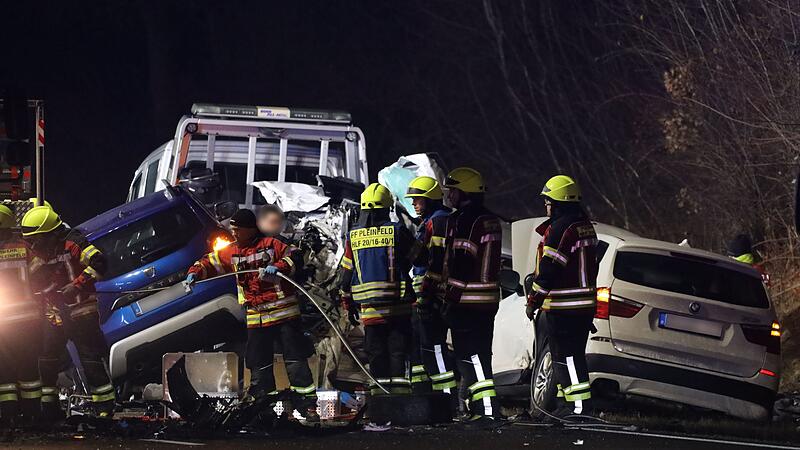 Schwerer Unfall mit mehreren Fahrzeugen in Mittelfranken Schwerer Unfall mit mehreren Fahrzeugen in Mittelfranken