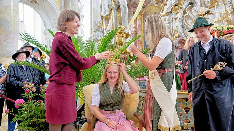 Bayerischen Wollk&ouml;nigin Franziska II.  in Vierzehnheiligen gek&uuml;rtBayerischen Wollk&ouml;nigin Franziska II.  in Vierzehnheiligen gek&uuml;rt