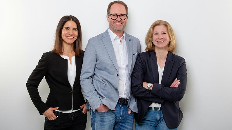 Das neue, gleichberechtigte Vorstandstrio der VR Bank Kitzingen (von links): Selina Gru&szlig;, Alexander Schuster und Anika Friedrich.