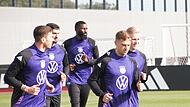 Zurück am Home Ground mit vielen neuen Gesichtern: Die deutsche Fußballnationalmannschaft bereitet sich in Herzogenaurach auf die anstehenden Nations-League-Spiele vor. Zurück am Home Ground mit vielen neuen Gesichtern: Die deutsche Fußballnationalmannschaft bereitet sich in Herzogenaurach auf die anstehenden Nations-League-Spiele vor.