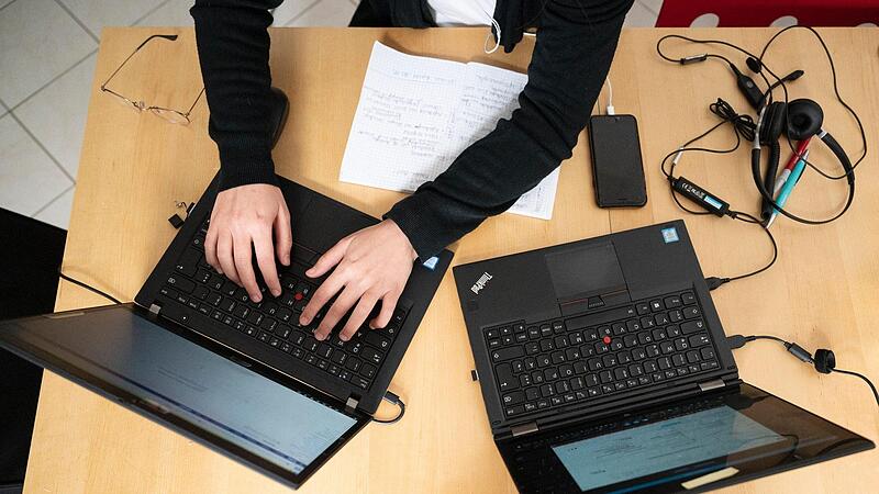 Bundesgesundheitsminister Jens Spahn (CDU) bei seiner Regierungserklärung zu Corona-Impfungen. Bundesgesundheitsminister Jens Spahn (CDU) bei seiner Regierungserklärung zu Corona-Impfungen.