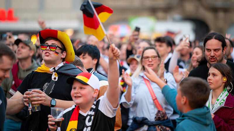 EM 2024: Auftaktspiel Deutschland vs Schottland - Die schönsten Fotos vom Public-Viewing am MaxplatzEM 2024: Auftaktspiel Deutschland vs Schottland - Die schönsten Fotos vom Public-Viewing am Maxplatz