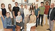 Auftakt zum Blockpraktikum Plus im Landkreis Bad Kissingen (stehend von links): Daniela Schmitt, Johanna Waibl, Jan Brettschneider, Miriam Butter, Jule Brüchmann, Sarah Edelmayer, Svenja Kannt, Felix Boll, Dr. Joachim Hepp und stellvertretender La...