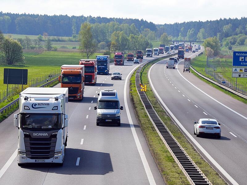 Lastwagenverkehr Lastwagenverkehr