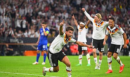Jubel im DFB-Dress: Der Franke Tom Bischof (vorne) hat Deutschland auf die Siegerstraße gebracht. Jubel im DFB-Dress: Der Franke Tom Bischof (vorne) hat Deutschland auf die Siegerstraße gebracht.