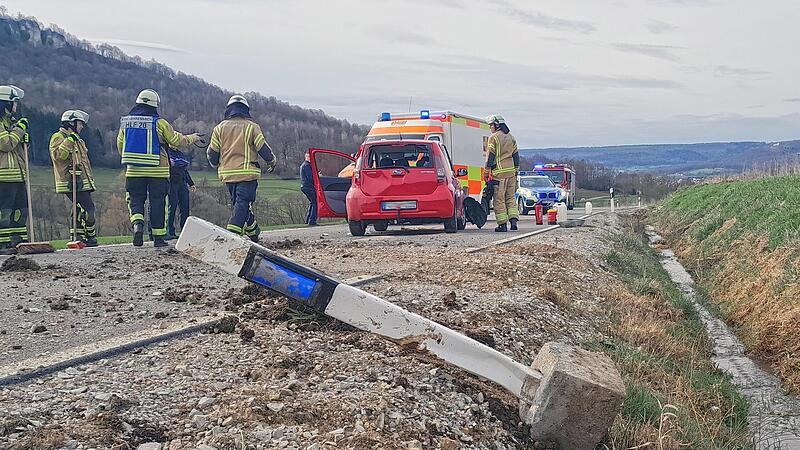 Die Kircheehrenbacher im Einsatz bei einem Verkehrsunfall.Forchheim & Fr&auml;nkische Schweiz